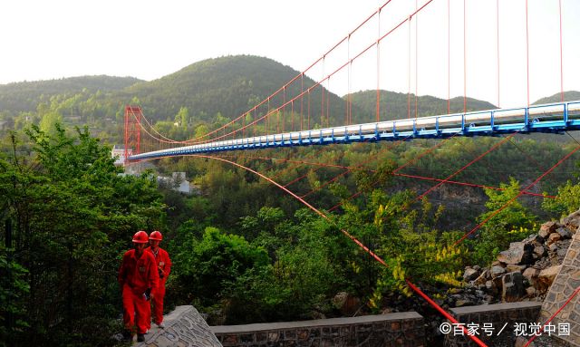 湖北恩施:川气东送工程野三关管道悬索桥跨越